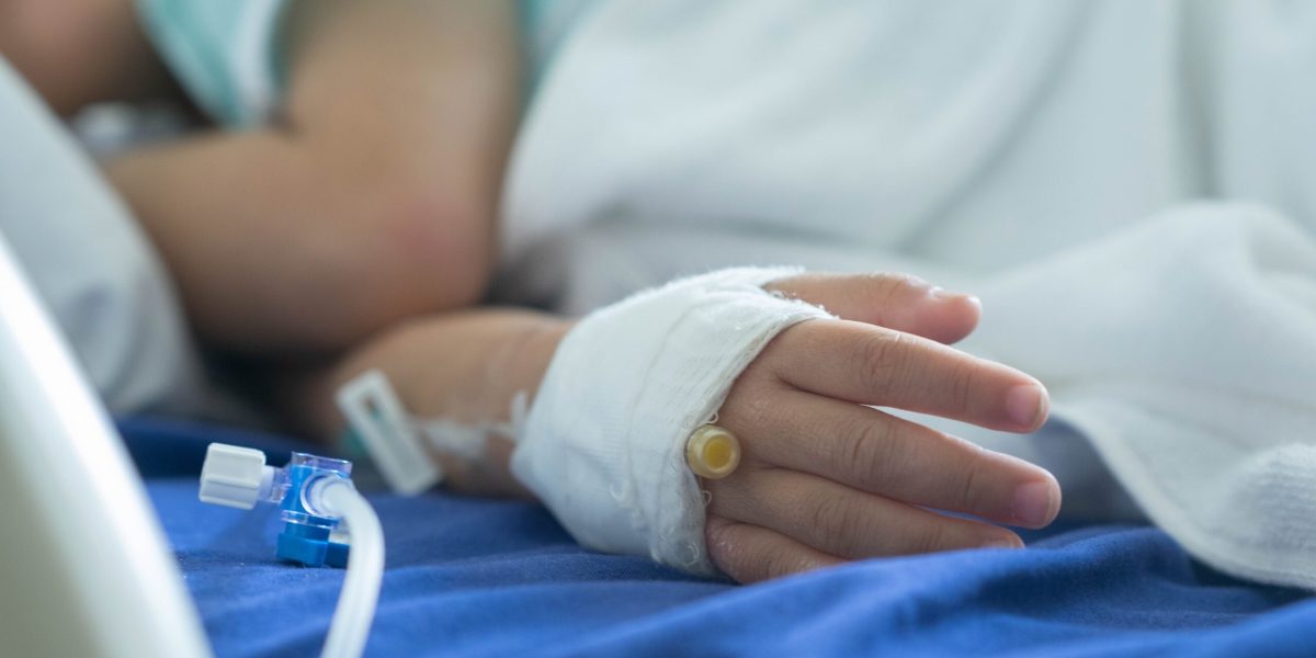 Sute de copii infectați cu HIV, după ce au primit seringi refolosite