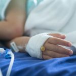 Sute de copii infectați cu HIV, după ce au primit seringi refolosite