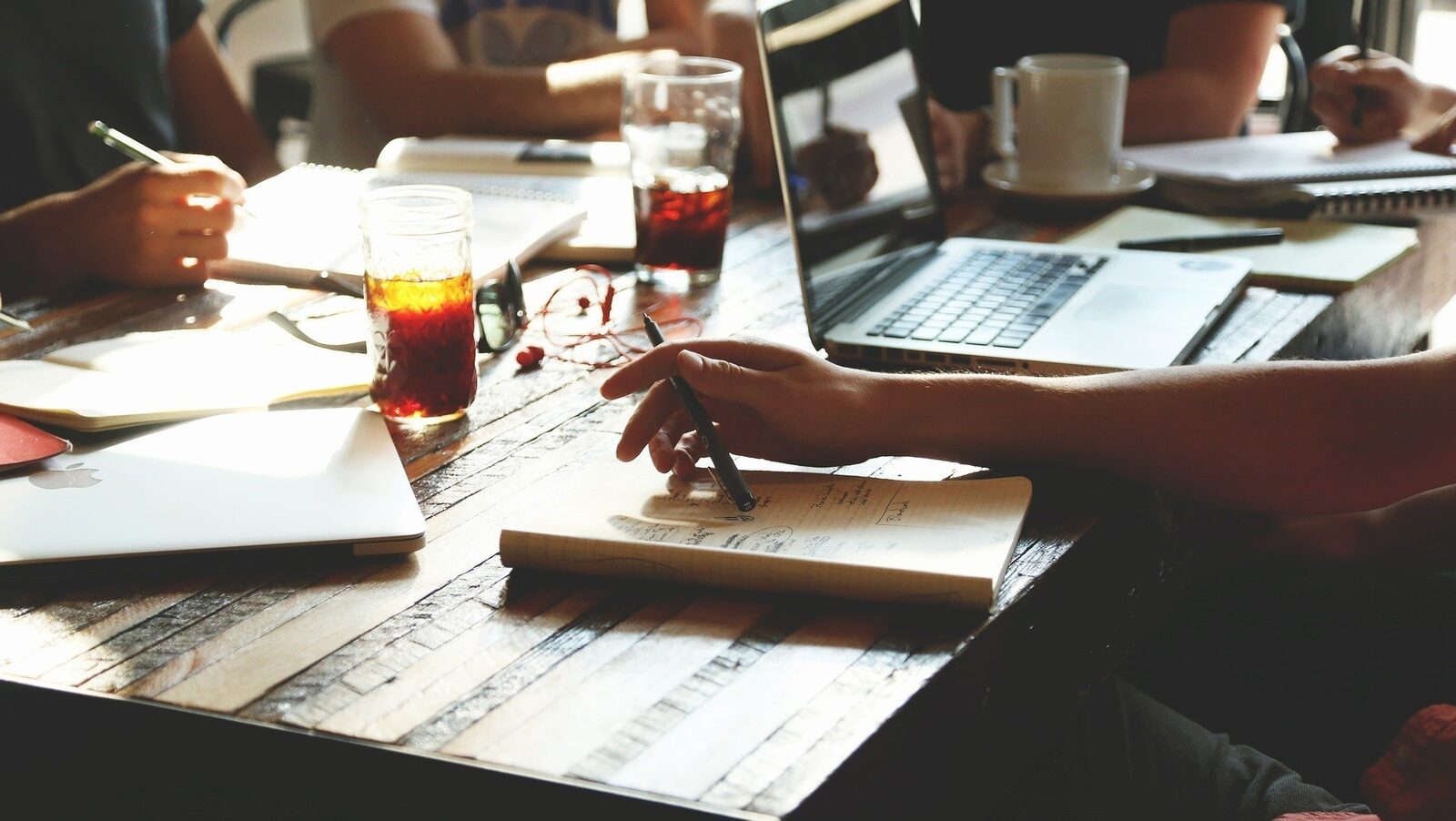 Finanțarea Start-up Nation nu va fi blocată: Mii de antreprenori, afectați de schimbările legislative, sunt salvați Bucurie pentru mii de antreprenori! Programul Start-up Nation, dedicat susținerii afacerilor mici și mijlocii, nu va fi blocat