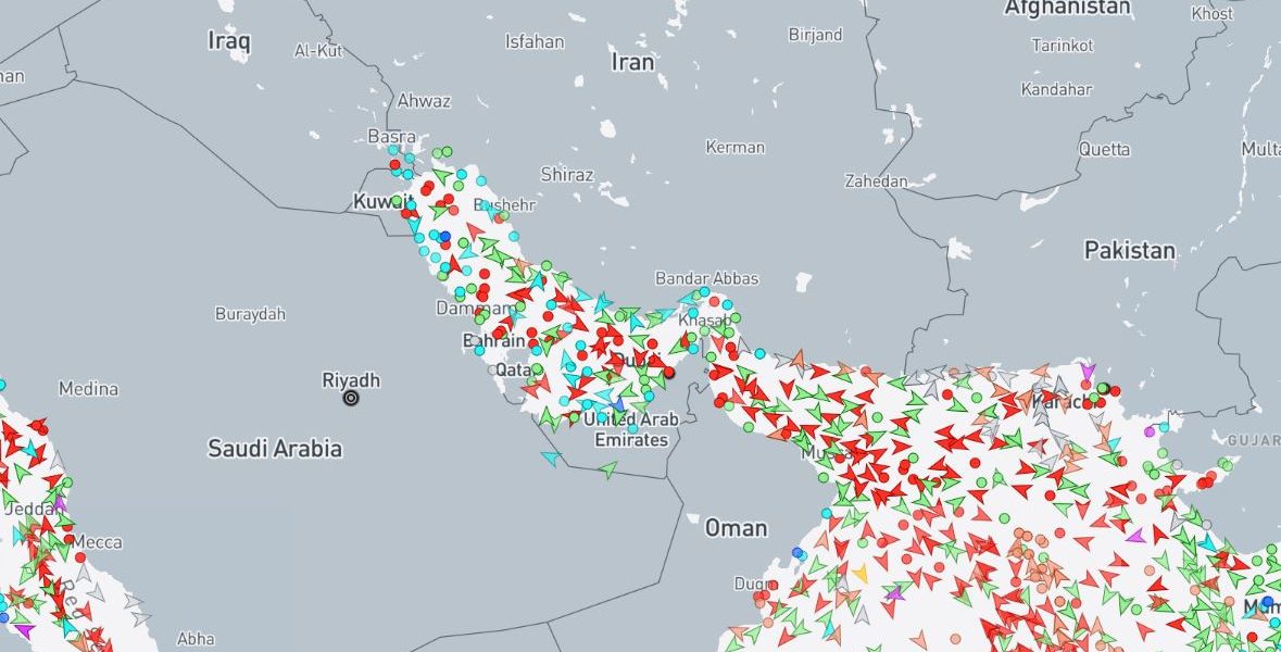 Răsturnare de situație în Iran: Navele se întorc din Ormuz. Scumpiri la pompă