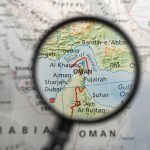 Președintele Franței, Emmanuel Macron, a respins ferm ideea unei intervenții militare pentru a redeschide Strâmtoarea Ormuz, considerând-o „nerealistă”