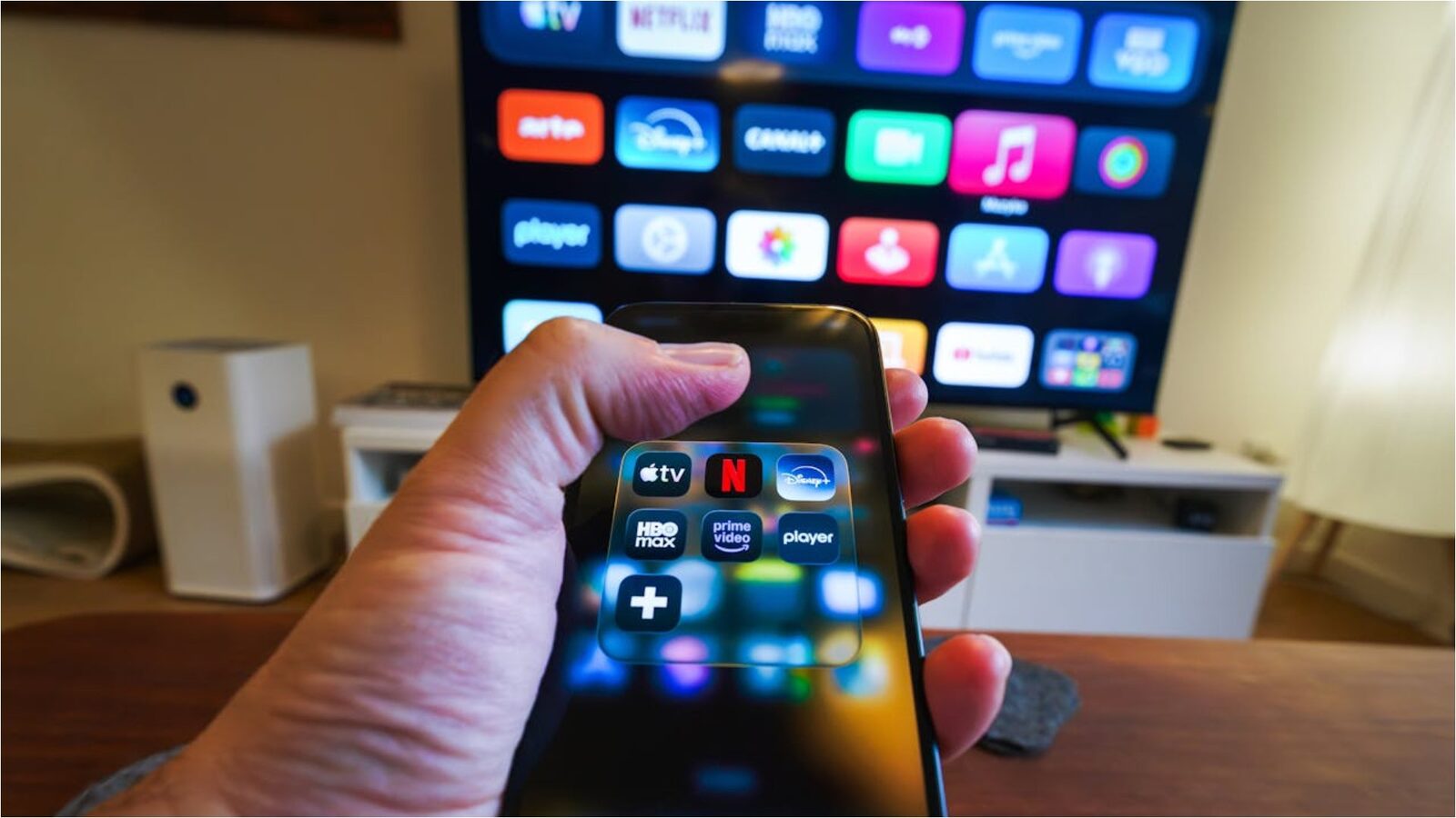 Piața globală de televiziune și video online va depăși 1.000 de miliarde de dolari până în 2030 Veniturile globale generate de televiziunea tradițională și video-urile online sunt estimate să atingă pragul de 1.030 de miliarde de dolari până în anul 2030