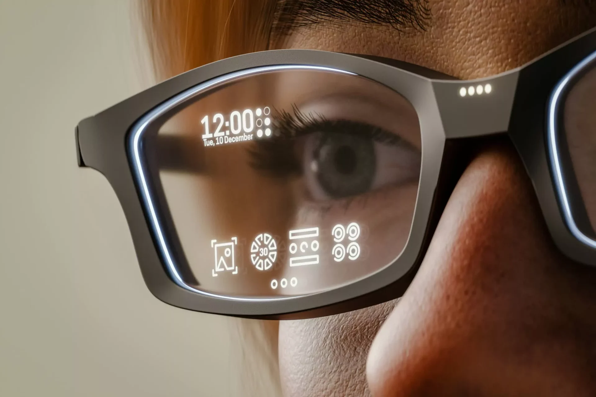 Ochelarii inteligenți, noul instrument de trișat în examenele din China Tehnologia bazată pe inteligența artificială (AI) provoacă noi probleme în sistemele educaționale