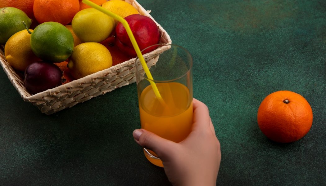 Sucul de fructe și glicemia: Ce spun EXPERȚII despre efectele lui?