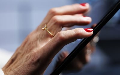 Telefonul mobil, un risc major pentru datele personale: Ce să nu păstrezi niciodată București – În era digitală, smartphone-urile au devenit extensii ale vieților noastre, stocând o cantitate impresionantă de informații personale