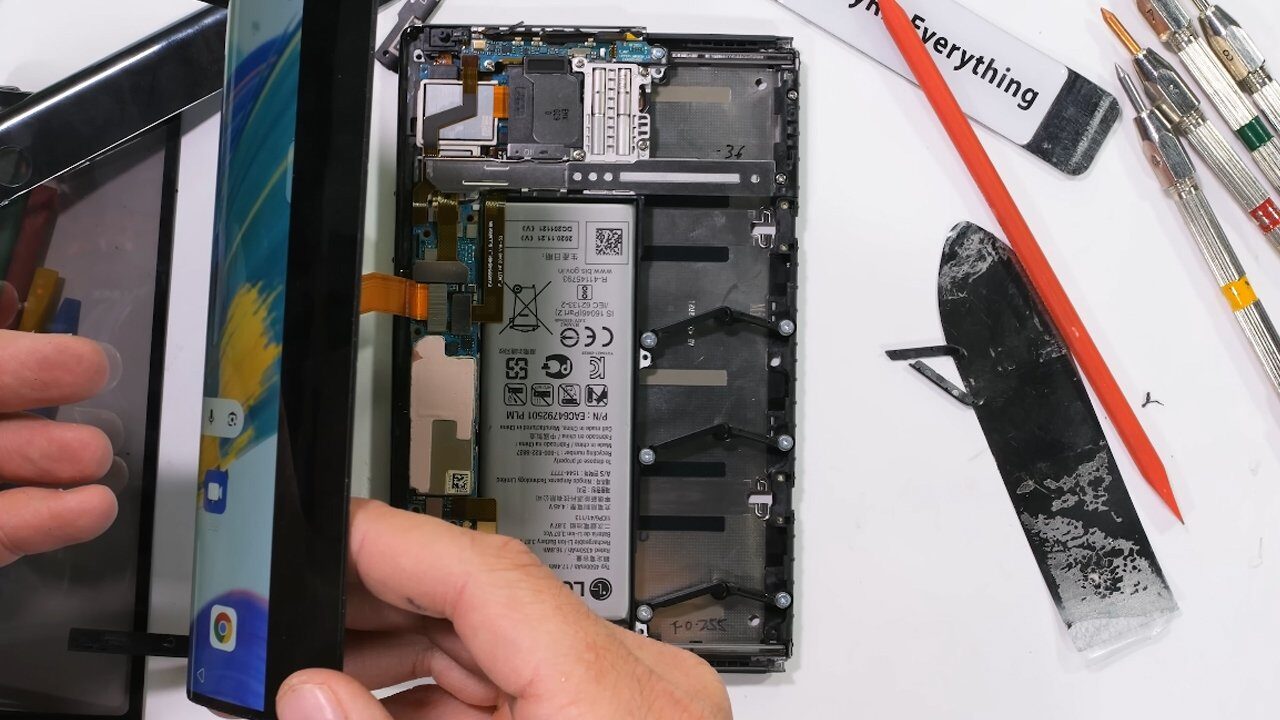 Lg, telefonul-pergament care n-a ajuns niciodată la raft: Ce s-a întâmplat?