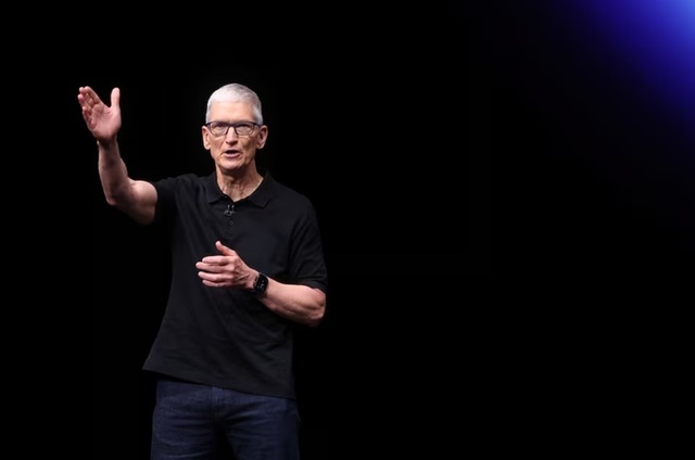 Apple: Tim Cook a transformat compania într-un imperiu de 4.000 de miliarde dolari, fără Jobs