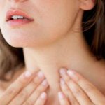 (Imagine cu glanda tiroidă) Afecțiunile tiroidiene pot provoca o serie de probleme de sănătate, de la modificări ale greutății corporale până la tulburări emoționale