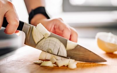 Tocana de ceapă de post: o mâncare simplă, dar gustoasă, revine în bucătăriile românești Bucătăria tradițională românească se întoarce la origini, cu o rețetă simplă și economică: tocana de ceapă de post