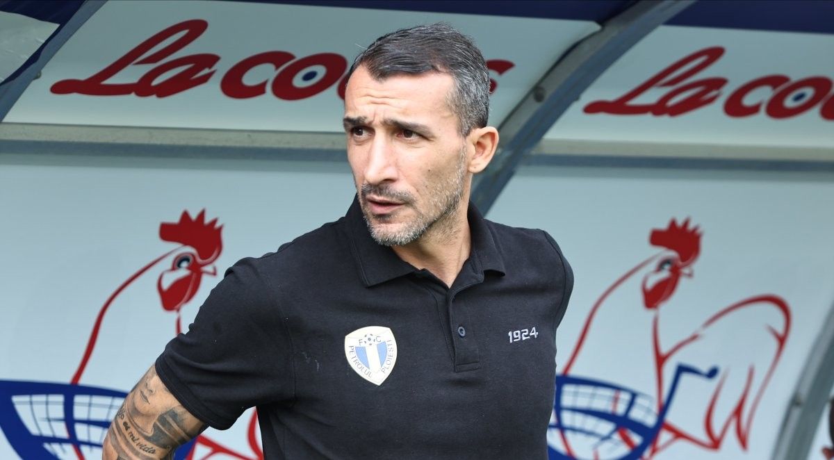 Mehmet Topal revine pe banca Petrolului: A treia oară în doi ani pentru salvarea de la retrogradare PLOIEȘTI – Surpriză la Ploiești! Antrenorul turc Mehmet Topal va conduce, pentru a treia oară în ultimele două sezoane, echipa Petrolul