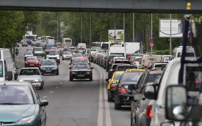 Trafic infernal pe Valea Prahovei: Poliția recomandă rute alternative Circulația rutieră pe DN1 este puternic îngreunată, luni, în jurul orei 13:00, pe sensul de mers Brașov – București