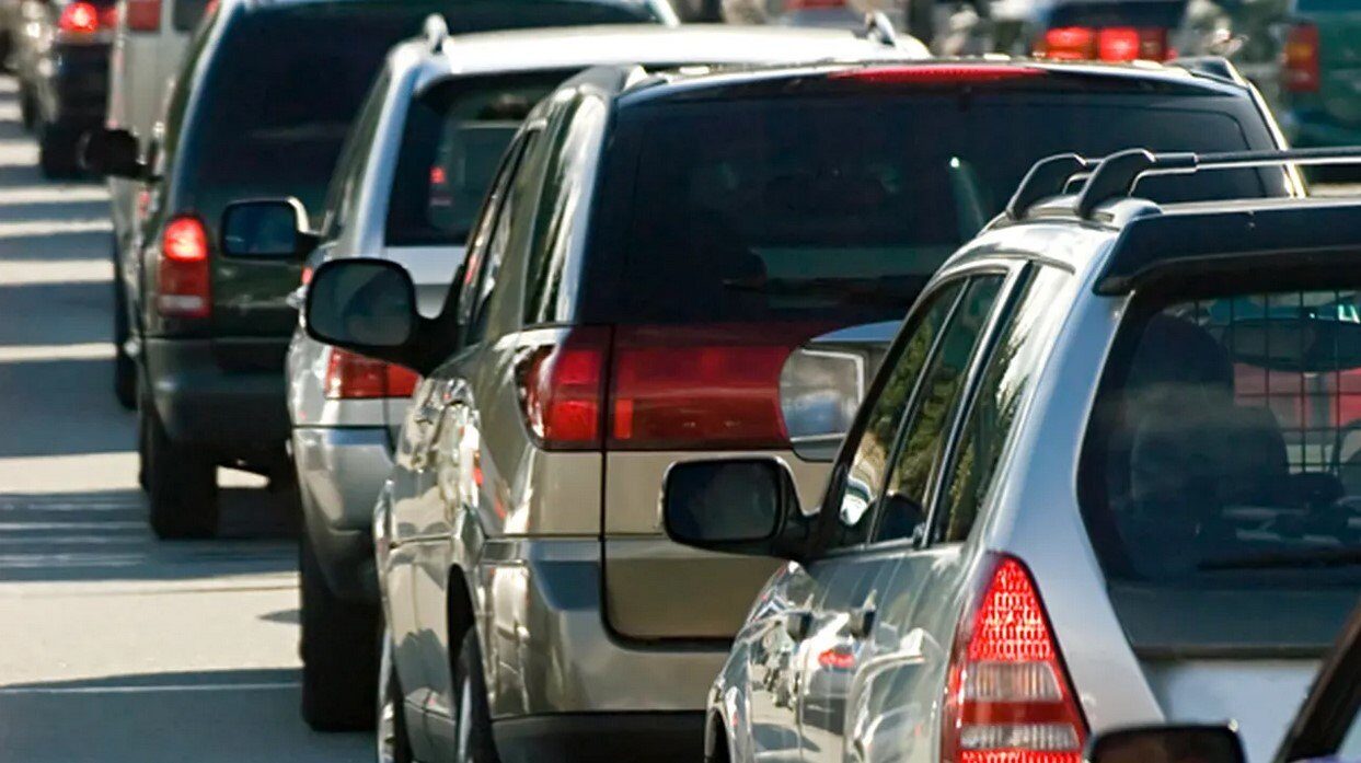 Aglomerație pe A1 și DN1: Șoferii stau la cozi kilometrice