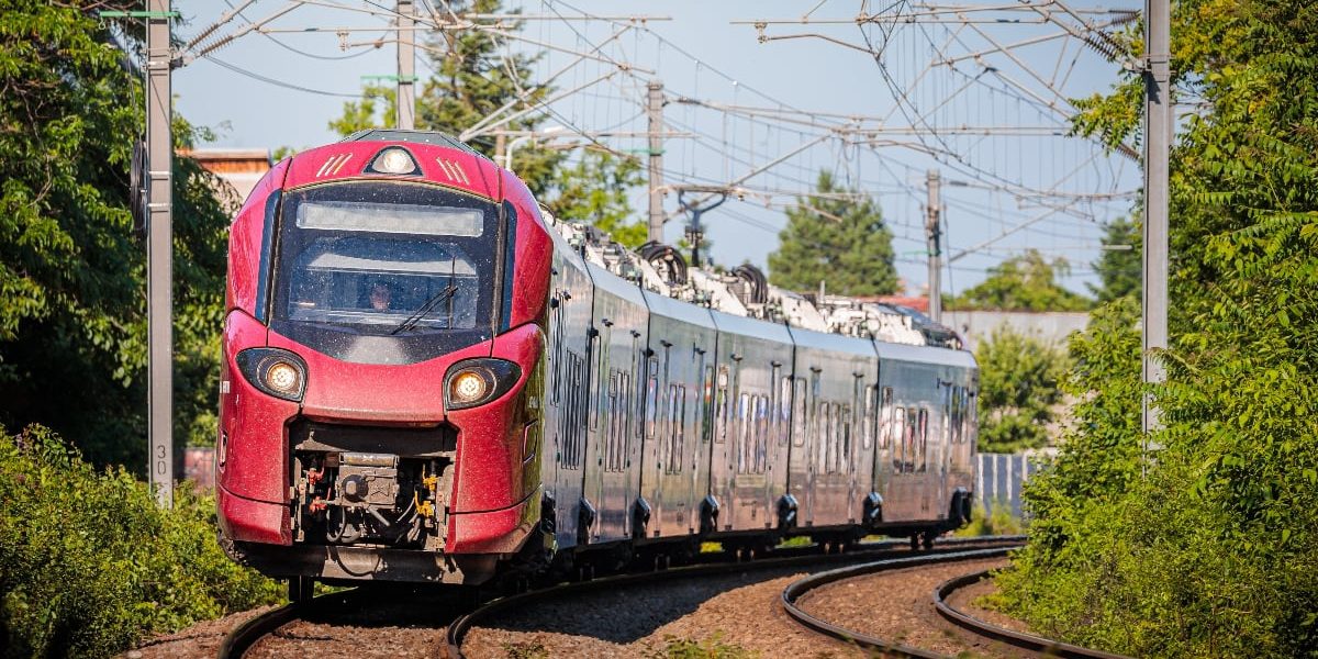 Trenuri blocate spre Constanța: O femeie și-a pierdut viața, lovită de tren