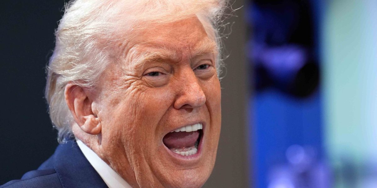 Trump, atac la Papa Leon: „E slab și dezastruos”