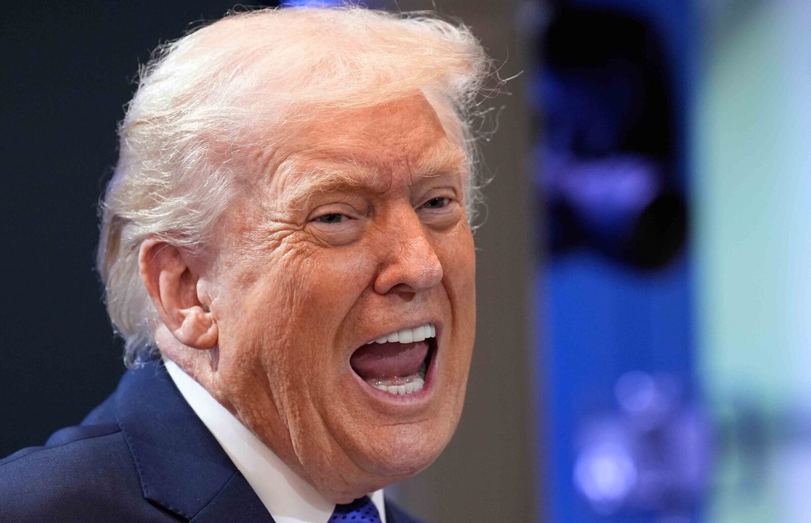Trump, atac la Papa Leon: „E slab și dezastruos”