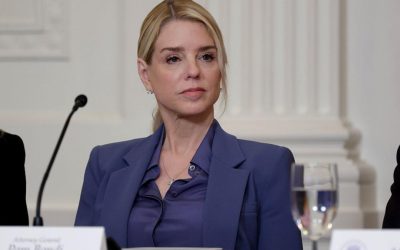 Donald Trump o demite pe Pam Bondi din funcția de procuror general al SUA Fostul președinte american Donald Trump a demis-o pe Pam Bondi din funcția de procuror general al Statelor Unite