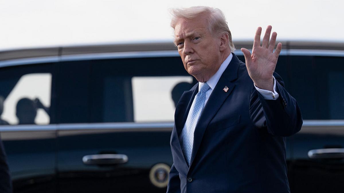 Donald Trump, fostul președinte al Statelor Unite, a participat miercuri la dezbaterile Curții Supreme, un eveniment istoric care marchează prima dată când un președinte în funcție ia parte la astfel de pledoarii