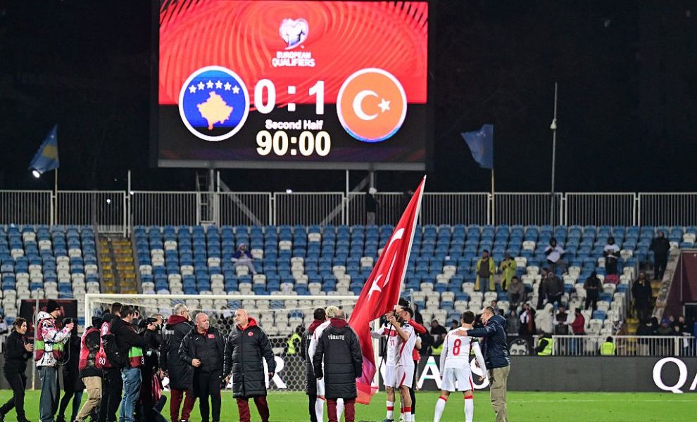 Turcia, calificată la Cupa Mondială după 24 de ani Echipa națională de fotbal a Turciei a reușit să se califice la Cupa Mondială din 2026, după ce a învins Kosovo în meciul decisiv