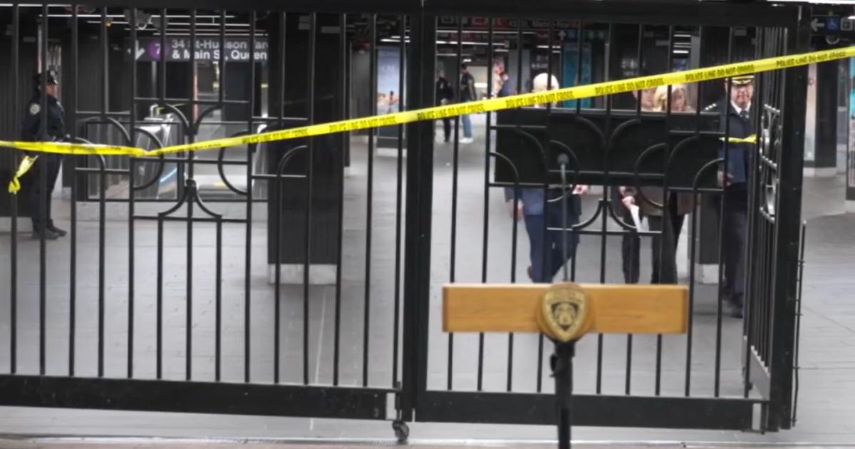 Bărbat împușcat mortal la METROUL din New York, după atac cu cuțit