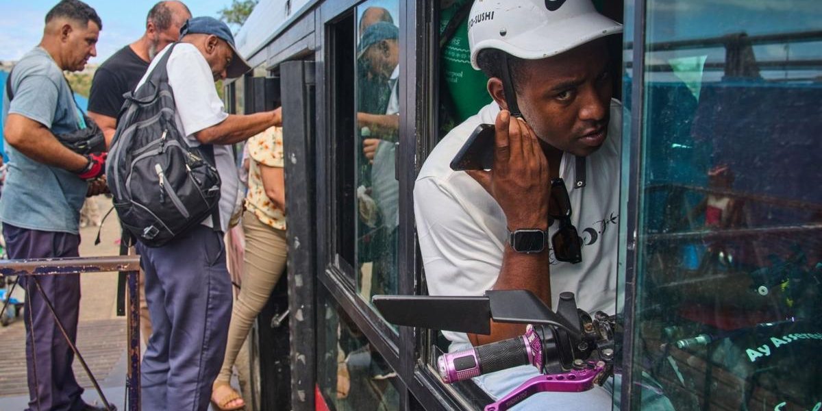 Ciclobusul din Havana: Soluția URIAȘĂ a Cubei la criza de combustibil
