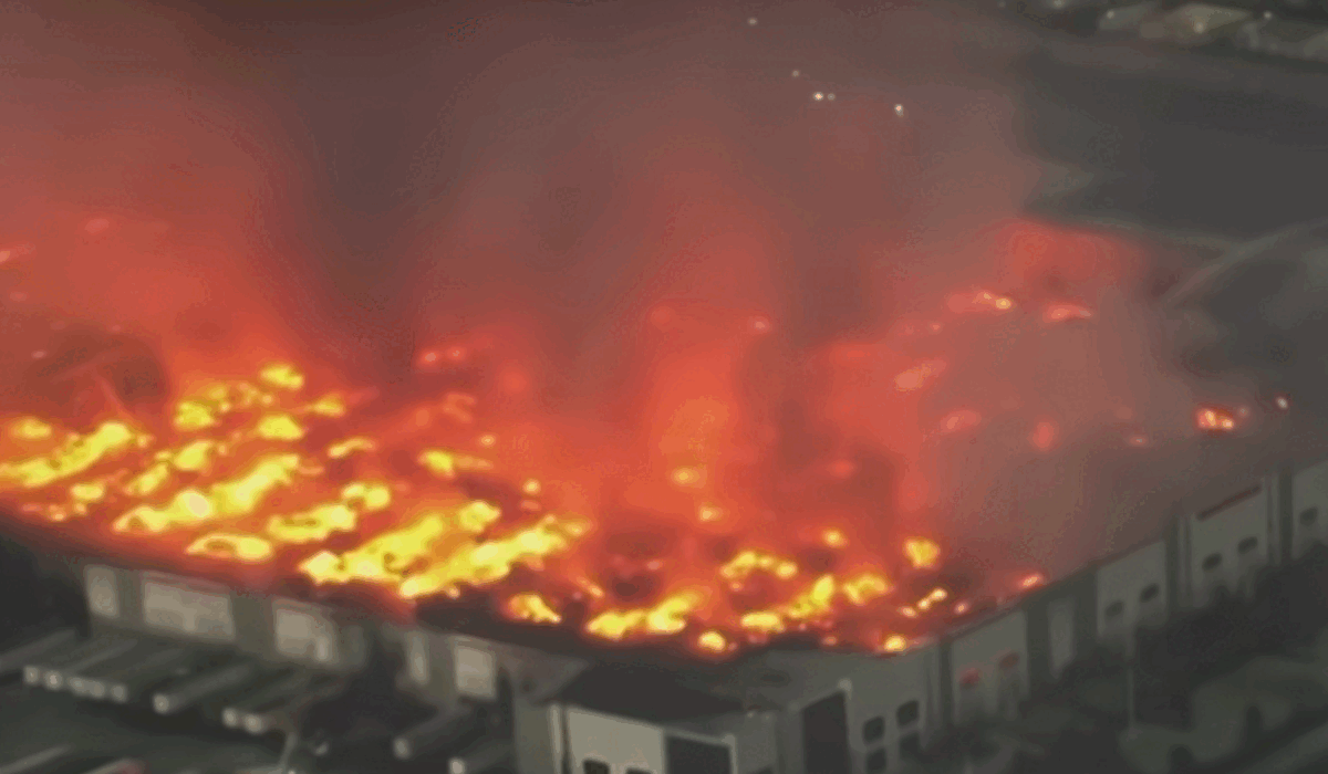 Bărbat a incendiat depozit imens de hârtie igienică: Ce l-a mânat în acțiune?