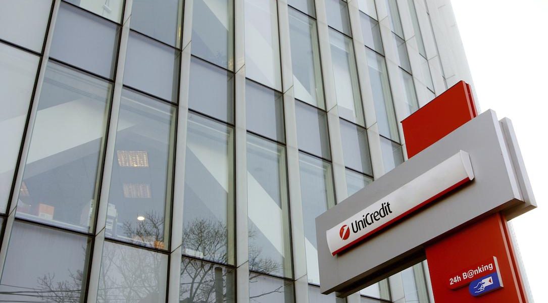 UniCredit Bank România listează obligațiuni corporative de 600 de milioane RON pe Bursa de Valori București București – UniCredit Bank România a listat o emisiune de obligațiuni corporative de 600 de milioane RON (aproximativ 118 milioane EUR) pe Bursa de Valori București (BVB), marcând a șasea plasare de acest fel pe piața locală