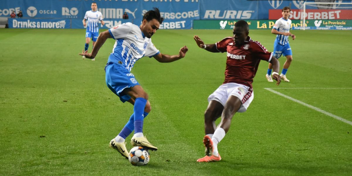 Universitatea Craiova și Rapid, duel fără goluri la pauză în SuperLigă