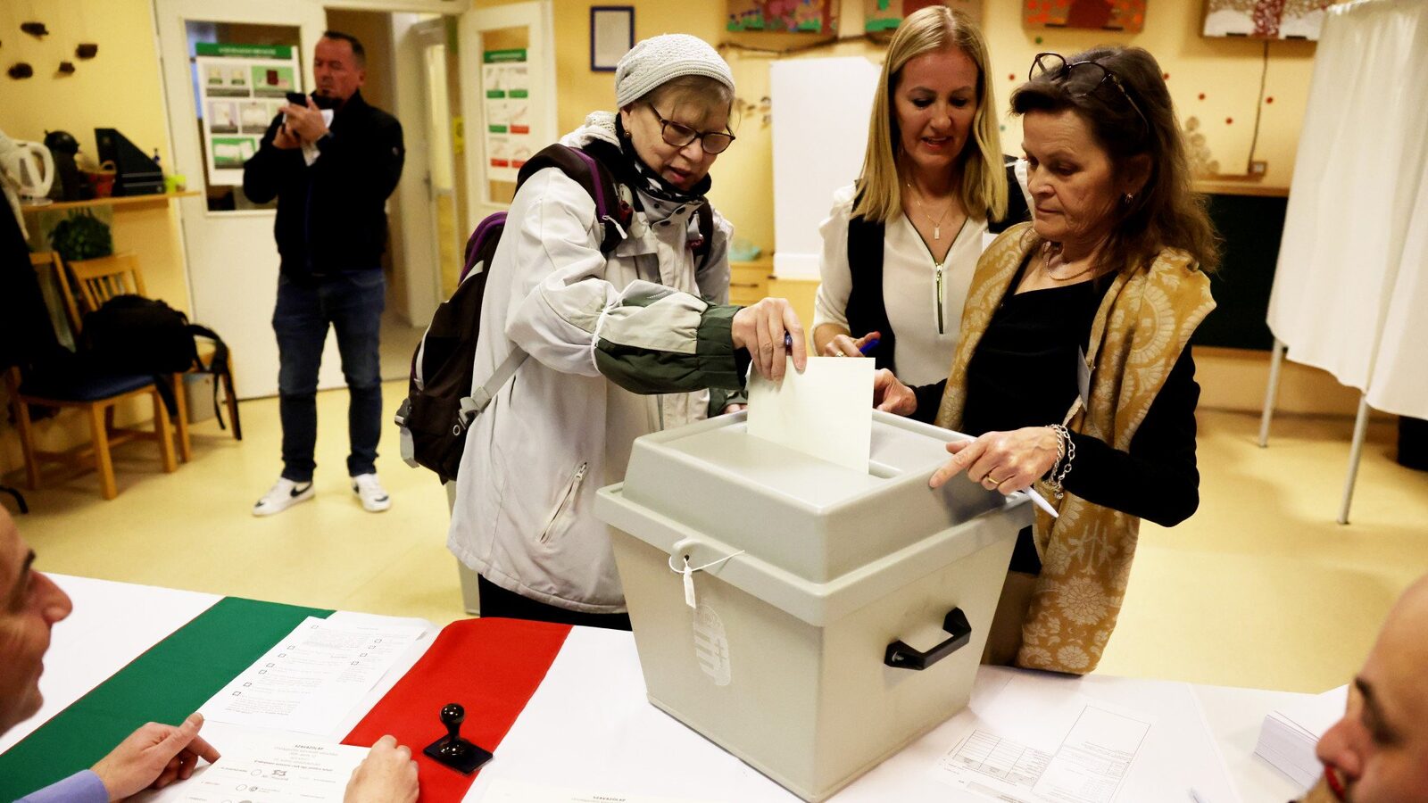 Alegeri Ungaria 2026: Rezultate la 11:00, prezența masivă la vot