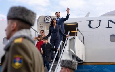Vance în Ungaria: O Vizită Cu Conotații Politice Puternice înaintea Alegerilor București – Prezența lui JD Vance, un oficial american cu vederi conservatoare, în Ungaria, la începutul lunii aprilie, atrage atenția asupra susținerii externe de care beneficiază premierul Viktor Orbán, cu doar câteva zile înaintea alegerilor parlamentare
