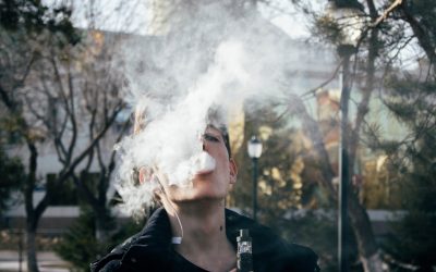 Tinerii, o generație fără țigări: Ce schimbări radicale se anunță