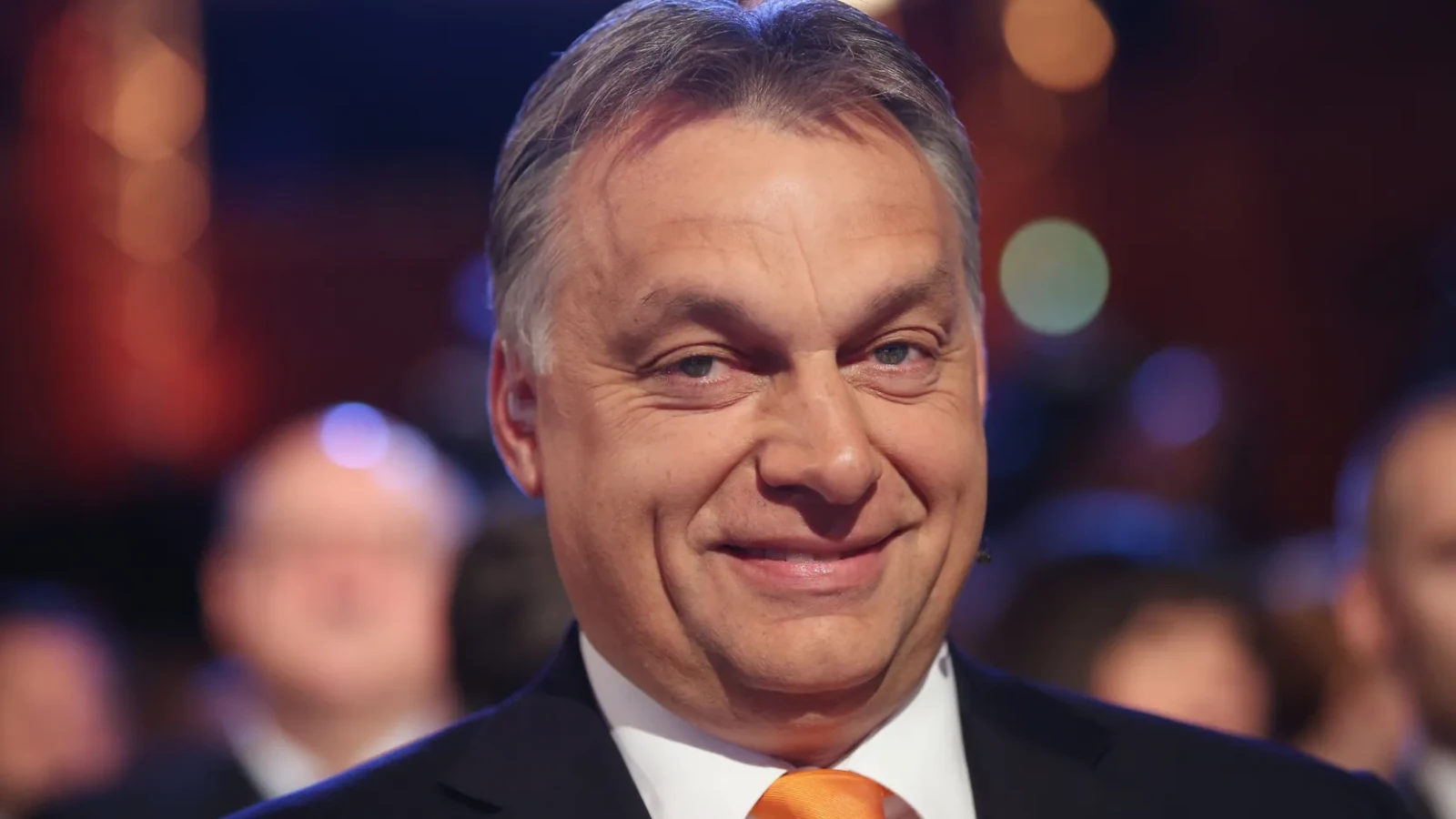 GUVERNUL UNGAR SFIDEAZĂ BRUXELLESUL: BUDAPESTA MENȚINE PLAFONAREA PREȚULUI LA CARBURANȚI Budapesta va ignora cererea Comisiei Europene (CE) de a renunța la plafonarea prețurilor la carburanți, conform unei declarații oficiale