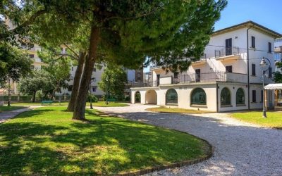 Un Consiliu Local din Italia a cumpărat vila lui BENITO MUSSOLINI, pentru a o proteja de „nostalgicii fasciști” ORAȘUL RICCIONE, Italia – Consiliul Local din RICCIONE a achiziționat Vila MUSSOLINI, o proprietate cu o istorie controversată, unde dictatorul fascist își petrecea vacanțele de vară