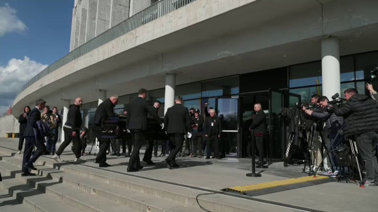 Sicriul lui Mircea Lucescu, la Arena Națională. Imagini în direct de la mega-eveniment