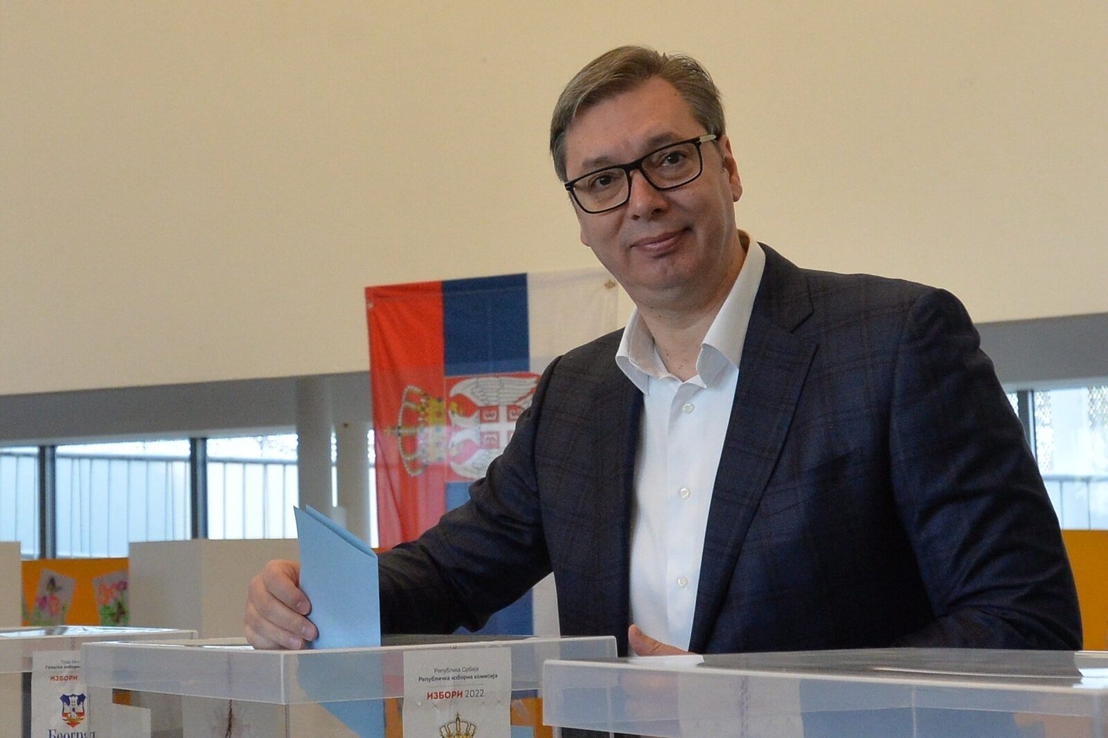 Ucraina neagă orice implicare în presupusa plasare de explozibili lângă gazoductul Balkan Stream, acuzând Rusia de o posibilă operațiune sub steag fals menită să influențeze alegerile din Ungaria, Acuzări și contra-acuzări în jurul gazoductului Oficiali ucraineni au respins categoric acuzațiile, catalogând evenimentul drept o posibilă “operațiune sub steag fals,” cu scopul de a interfera în alegerile din Ungaria