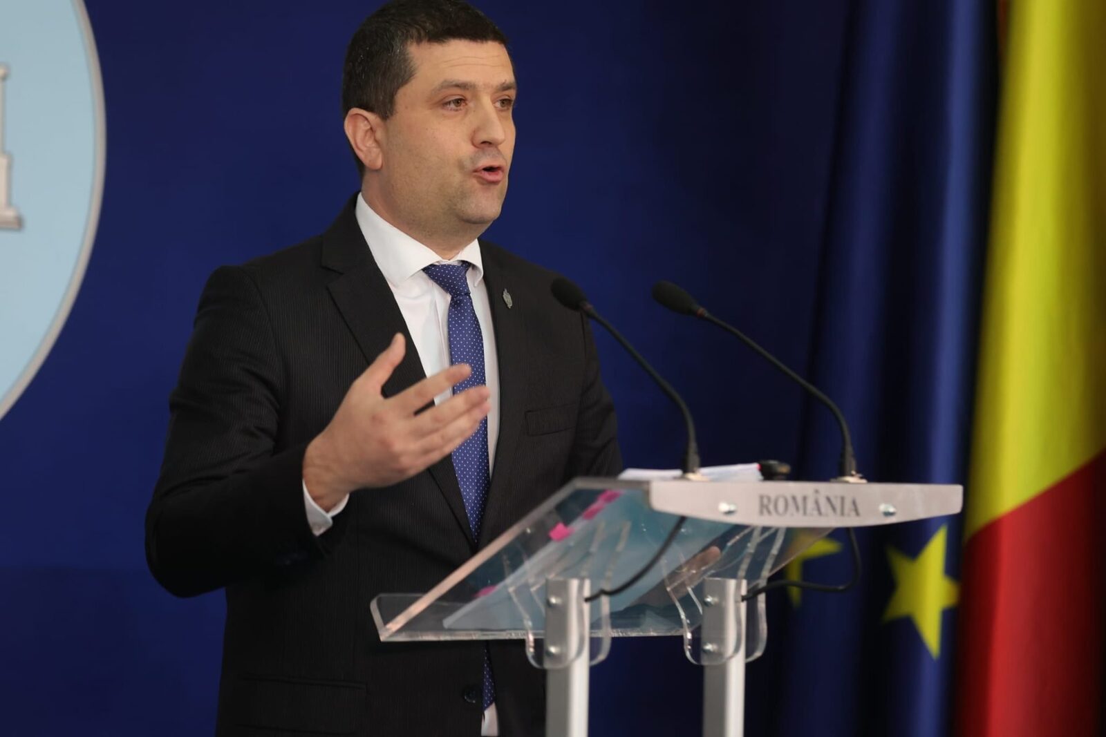 Scandal uriaș la Spitalul Militar Central: Achiziție suspectă de roboți chirurgicali Ministrul Radu Miruță a anunțat, într-o conferință de presă, confirmarea suspiciunilor de corupție legate de achiziția de roboți chirurgicali la Spitalul Militar Central din București