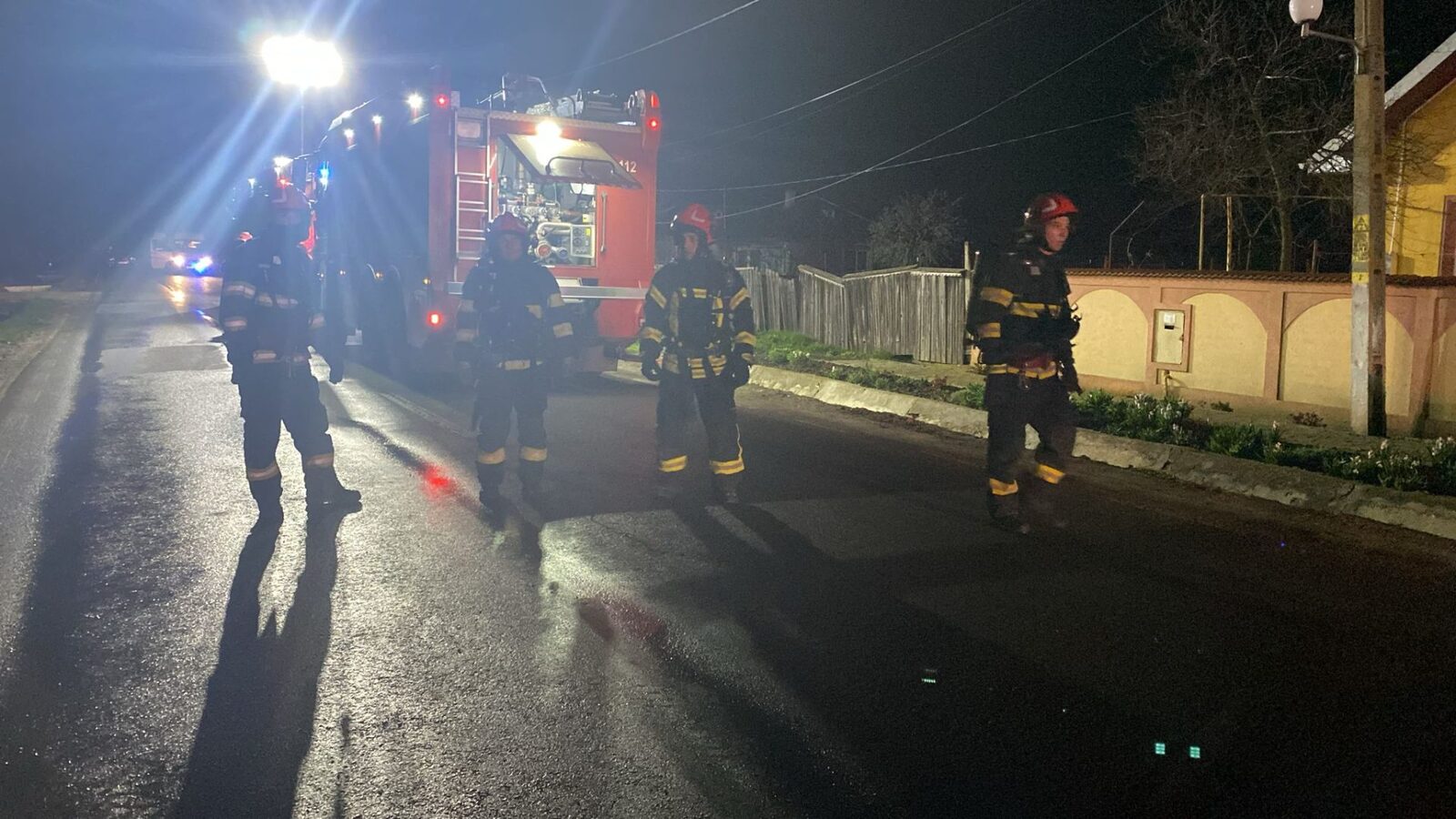 O cisternă cu GPL răsturnată în Prahova: Zeci de persoane evacuate, pericol major pe DN1D Un accident rutier grav a avut loc pe DN1D, în localitatea Cioranii de Jos, județul Prahova, unde o cisternă încărcată cu aproximativ 30.000 de litri de GPL s-a răsturnat