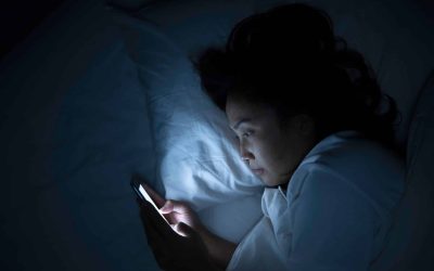 Obiceiul de noapte care zguduie România: Ce fac tot mai mulți români