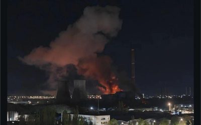 Arde un uriaș depozit de ulei: 30 de tone în flăcări, fără RO-Alert