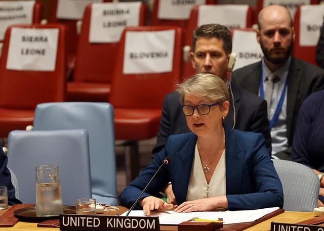 Aproximativ patruzeci de țări au cerut, joi, redeschiderea imediată și necondiționată a Strâmtorii Ormuz, amenințând Iranul cu potențiale sancțiuni economice și politice, potrivit declarațiilor oficialilor