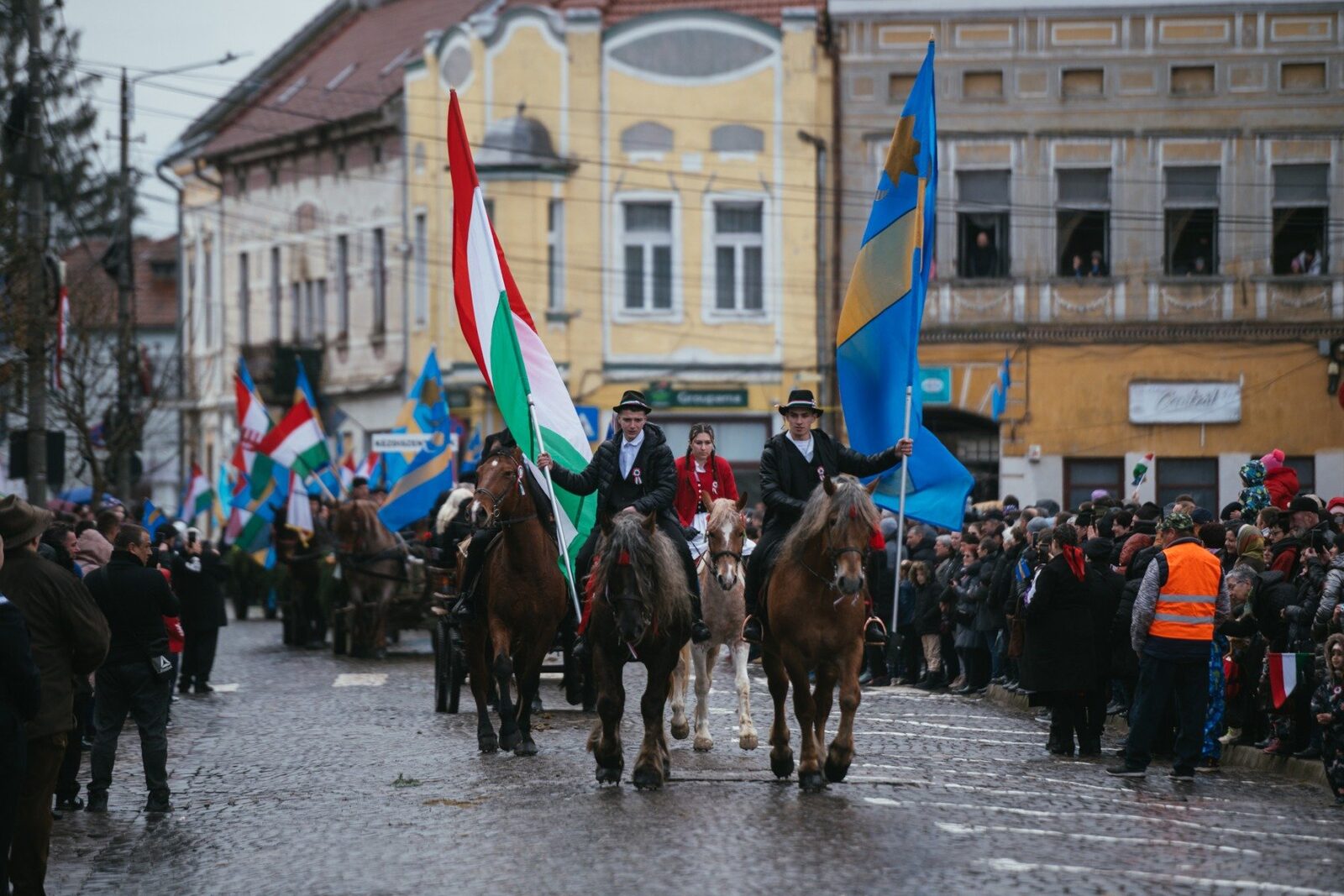 Maghiarii din România, vot decisiv la alegerile din Ungaria?