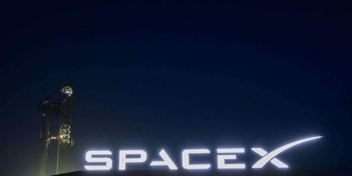 Bursă. Finanţe personale. Îşi întreabă românii brokerul despre listarea istorică a SpaceX? Şi mai important, vând din Hidro, Petrom, Banca Transilvania pentru a elibera lichidităţi?