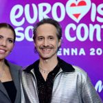 Cine sunt VICTORIA SWAROVSKI și MICHAEL OSTROWSKI, gazdele Eurovision 2026