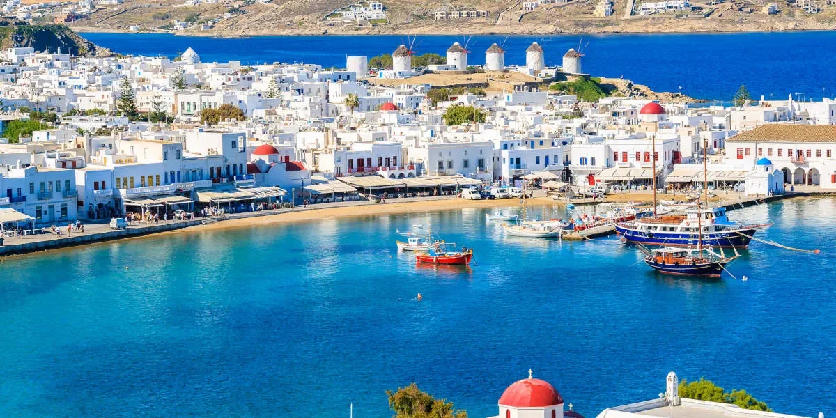 Grecia, cu drone pe plaje: Amenzi URIAȘE pentru turiștii indisciplinați