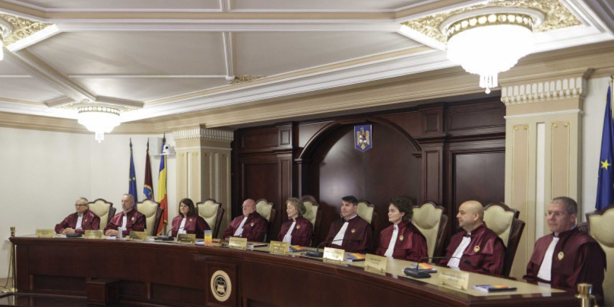 Nicușor Dan, atac la CCR: Guvernanța companiilor publice, drum liber la cheltuieli
