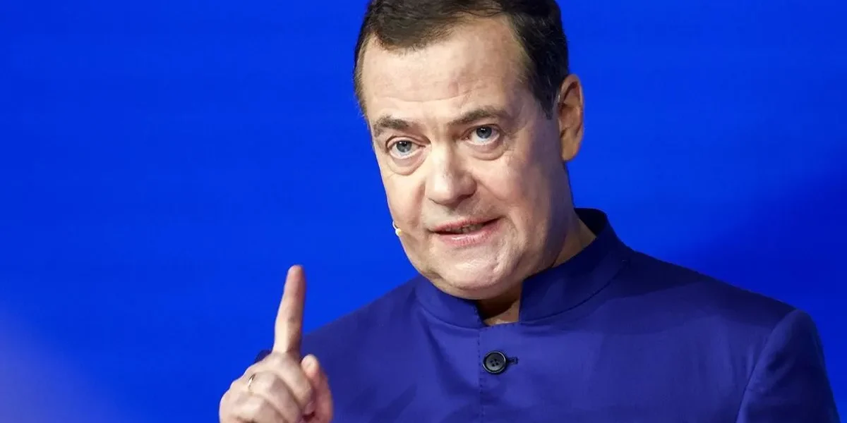 Medvedev mastered AI and created a video featuring a frightened Macron, Merz, and Ursula von der Leyen