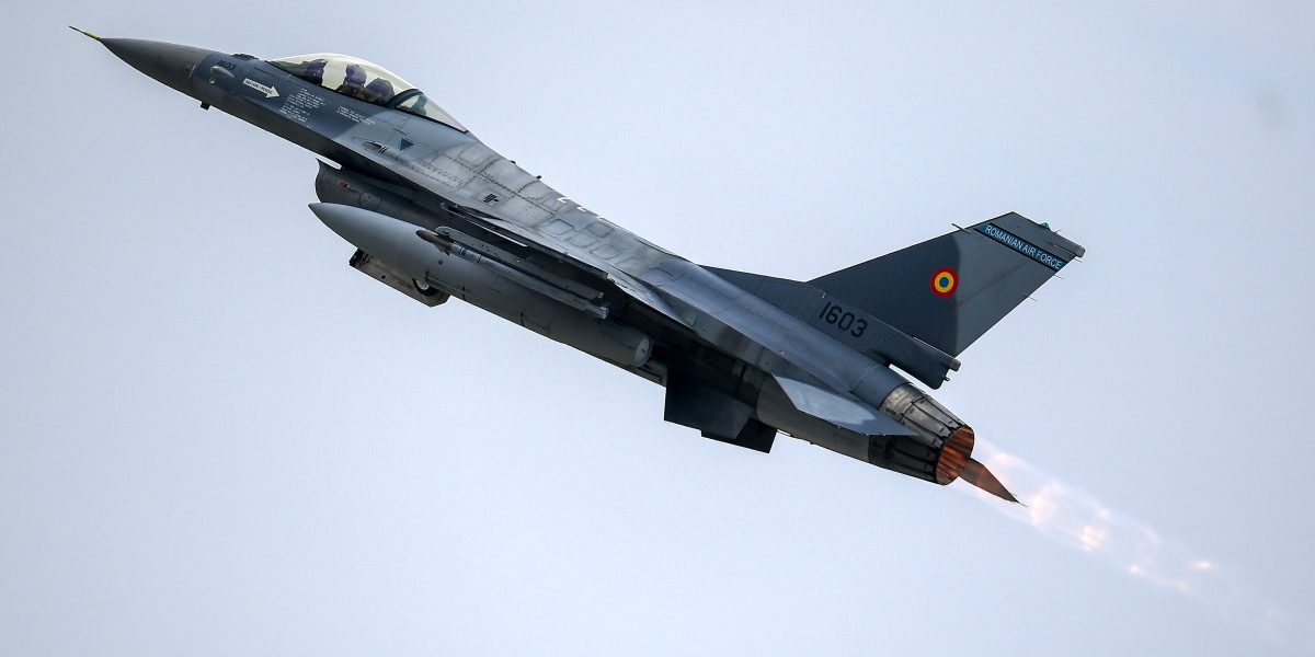 Reacția NATO după ce un avion F-16 a doborât o dronă în Estonia
