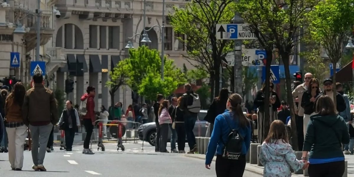 Ploile strică „Străzi Deschise”: Traficul pe Calea Victoriei, redeschis