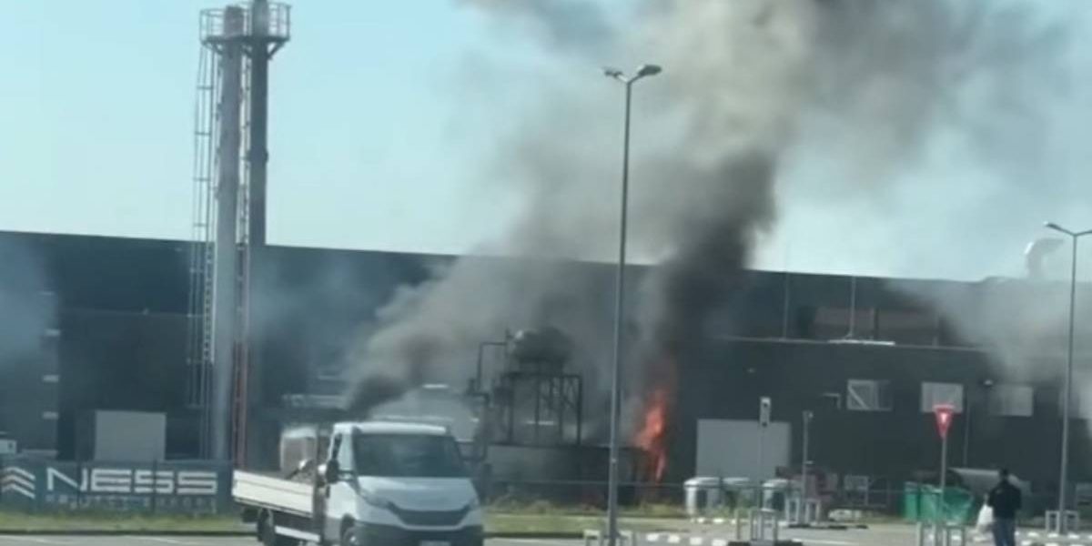 Explozie violentă la un depozit din Prahova, lângă Decathlon: Un bărbat rănit