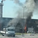 Explozie violentă la un depozit din Prahova, lângă Decathlon: Un bărbat rănit