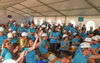CEO-i din mari companii, mobilizați de Habitat for Humanity, construiesc case